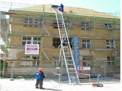 How to use the electric ladder solar panel lift?